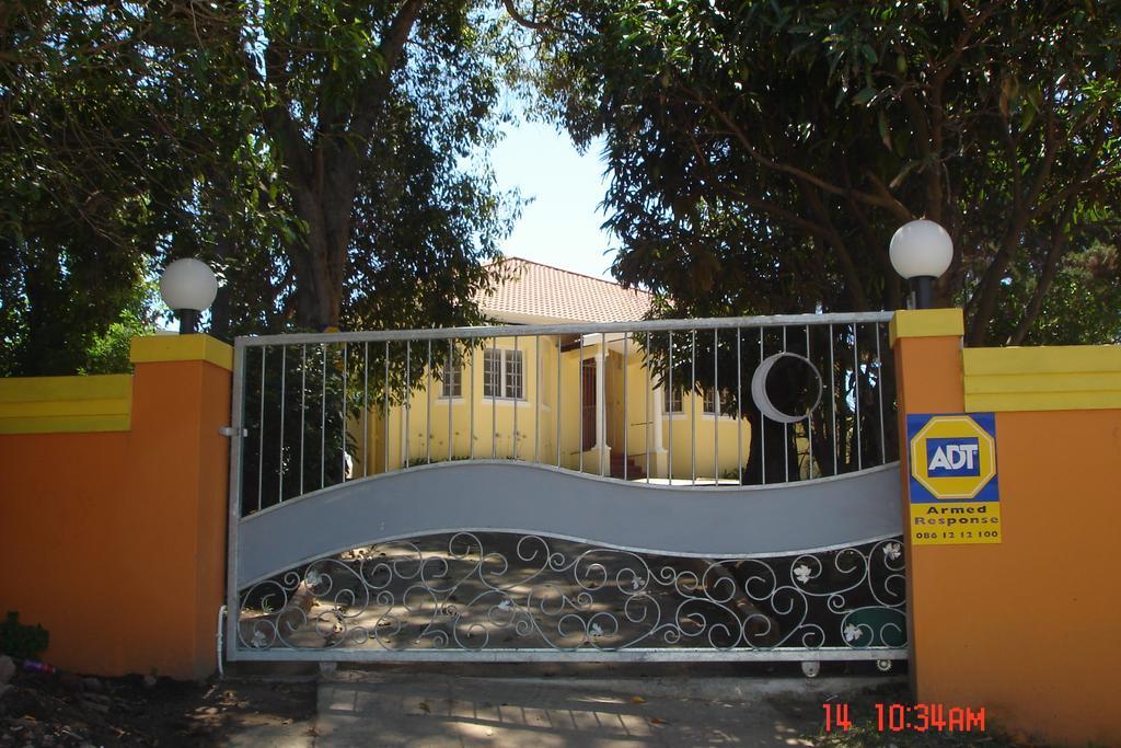 The Crescent Guesthouses - Bnb/Self Catering Durban Exterior photo